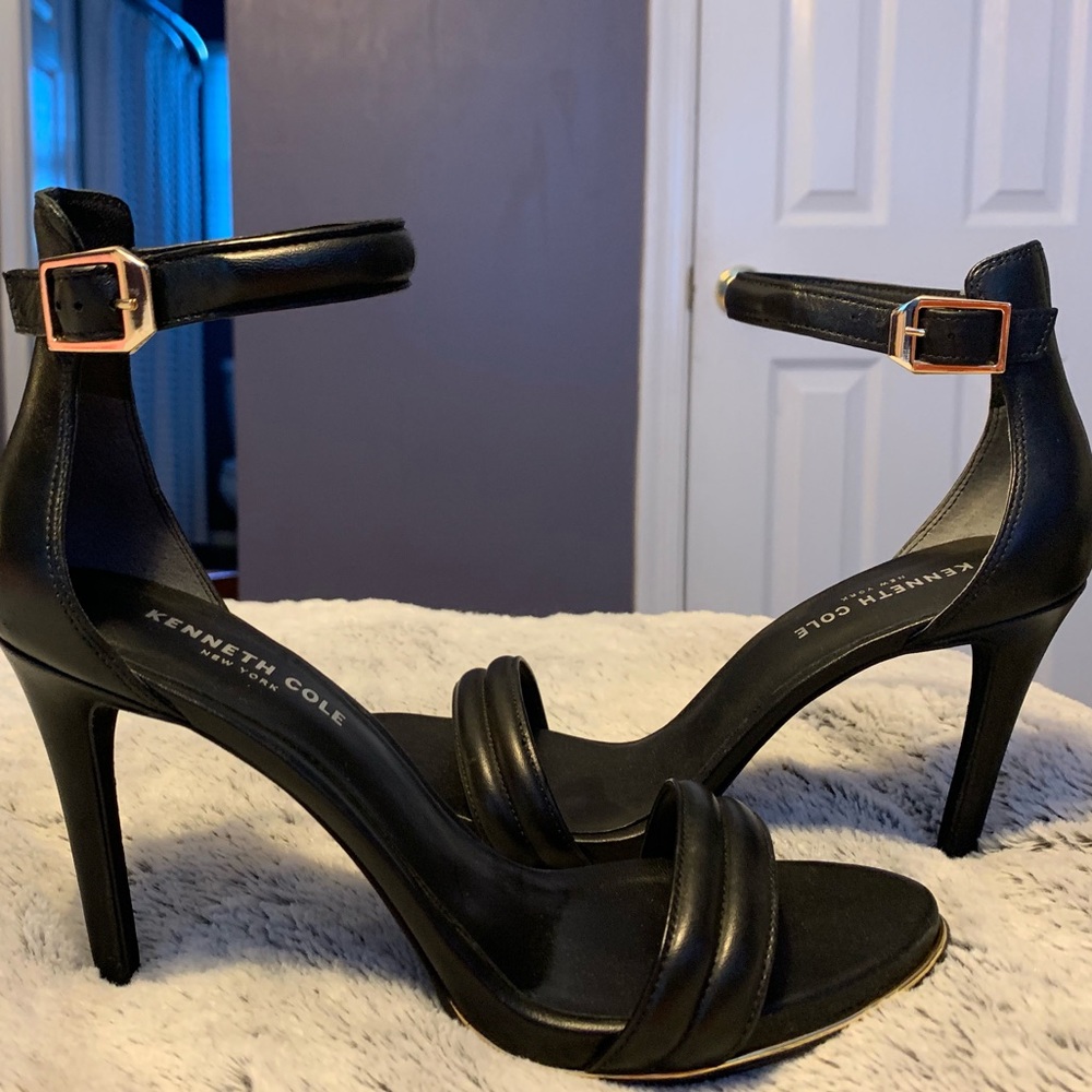Kenneth Cole strappy black heel w/gold detail